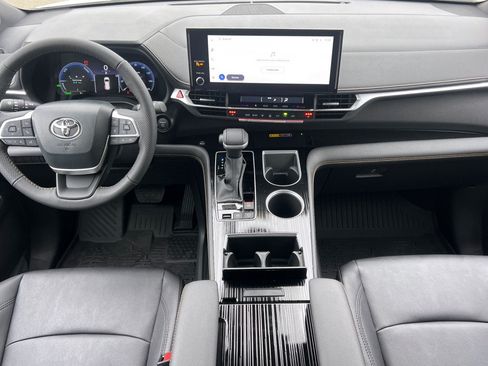 New 2026 Toyota Sienna XLE Woodland Edition AWD/4WD image 10