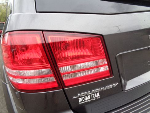 Used 2018 Dodge Journey SE image 12