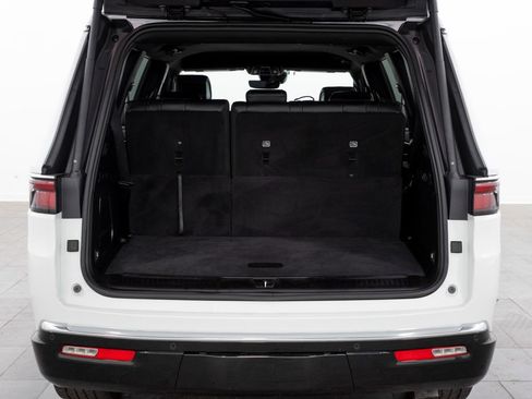 Used 2024 Jeep Wagoneer Series II w/ Flexible Seating Group RWD image 15
