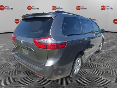 Used 2020 Toyota Sienna LE image 4