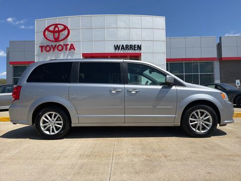 Used 2019 Dodge Grand Caravan SXT w/ Rear Park Assist Package FWD image 3