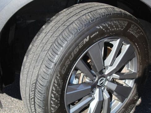 Used 2023 Nissan Pathfinder SV image 13