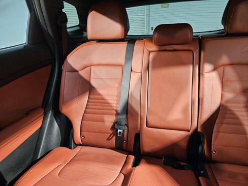 Used 2025 Kia Sportage SX image 12