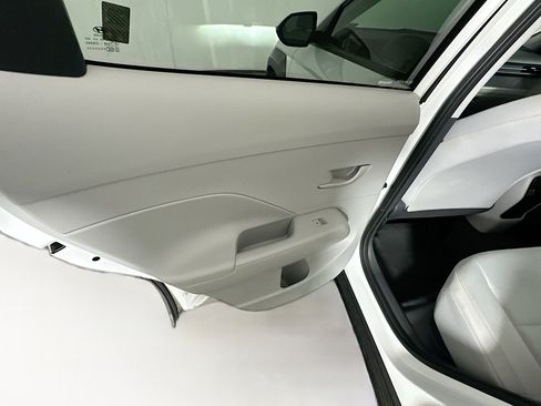 Used 2025 Hyundai Kona SEL image 25