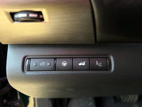Used 2025 Nissan Pathfinder Platinum FWD image 19