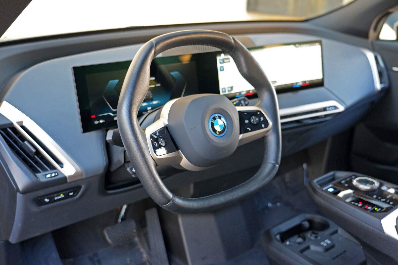 Used 2022 BMW iX xDrive50 w/ Premium Package AWD/4WD image 13