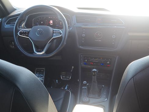 Used 2022 Volkswagen Tiguan SEL R-Line image 15