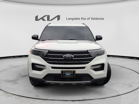 Used 2023 Ford Explorer XLT w/ Equipment Group 202A AWD/4WD image 12