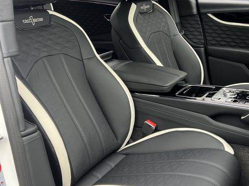 Used 2025 Bentley Flying Spur Plug-In Hybrid image 57