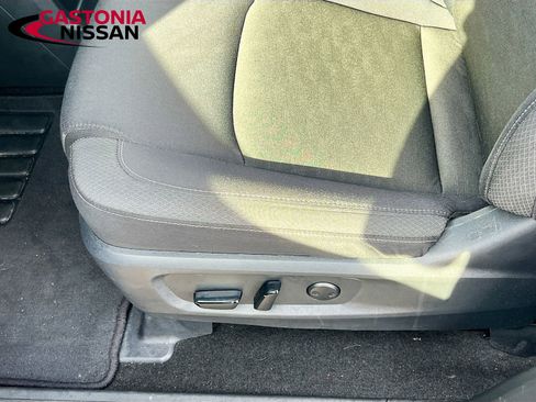 Used 2024 Nissan Pathfinder SV image 25