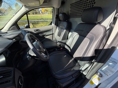 Used 2022 Ford Transit Connect XL image 12