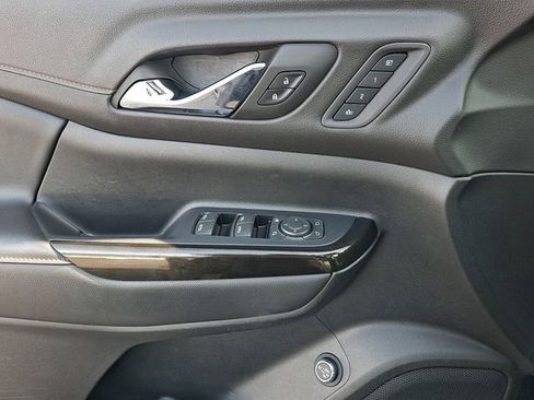 Used 2022 GMC Acadia AT4 w/ Technology Package image 12