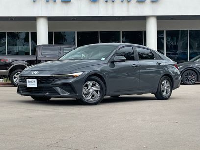 Used 2025 Hyundai Elantra SE w/ Cargo Package