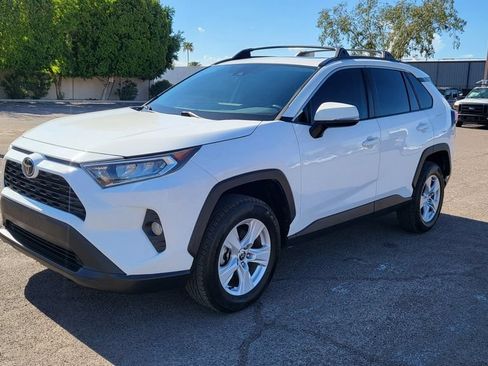 Used 2021 Toyota RAV4 XLE w/ Convenience Package FWD image 4