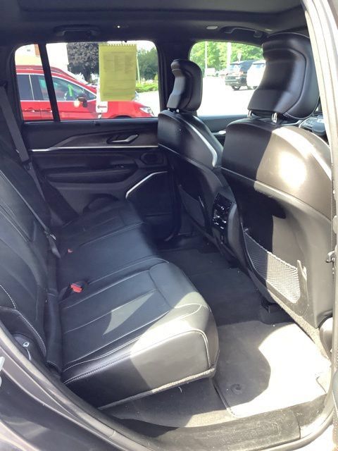Certified 2023 Jeep Grand Cherokee Overland w/ Luxury Tech Group IV AWD/4WD image 20