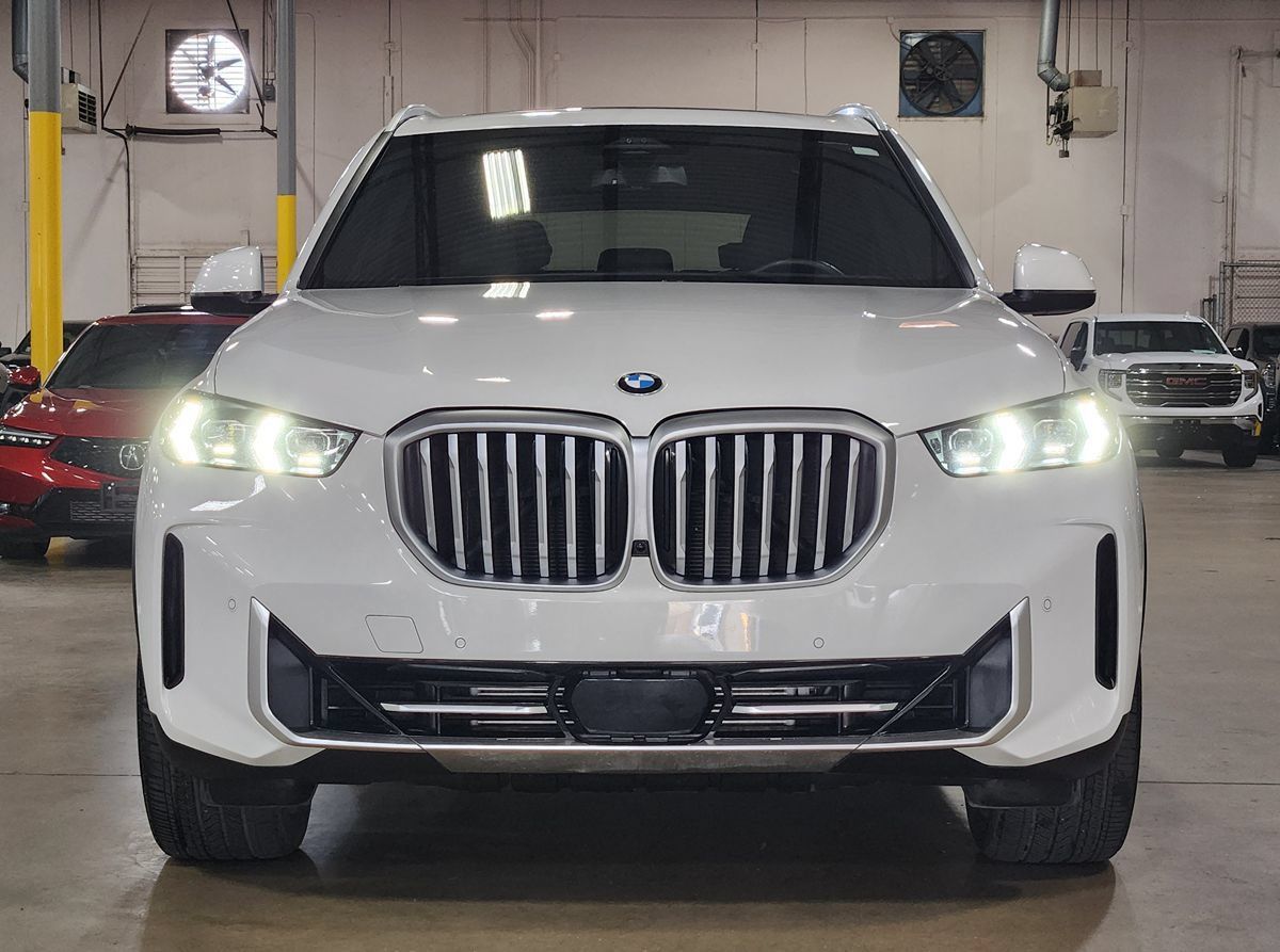 Used 2024 BMW X5 xDrive40i w/ Premium Package AWD/4WD image 2