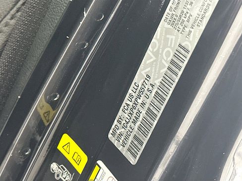 Used 2023 Jeep Wrangler Sahara image 12