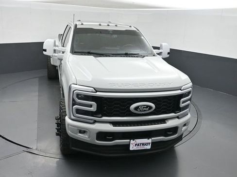 Used 2025 Ford F350 Platinum w/ FX4 Off-Road Package image 36