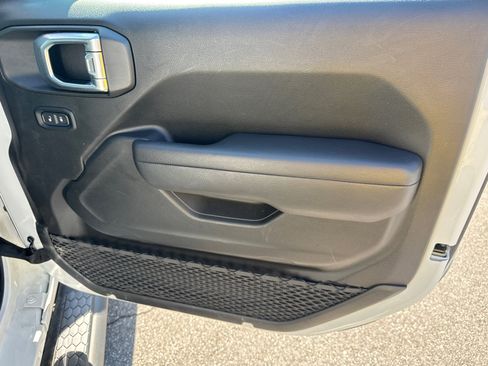 Used 2025 Jeep Wrangler Sport S AWD/4WD image 15