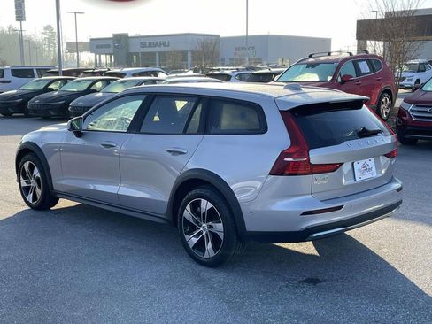 Used 2025 Volvo V60 B5 Cross Country Plus image 26