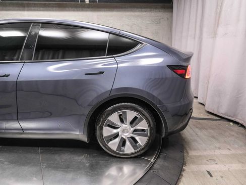 Used 2023 Tesla Model Y 2WD image 8