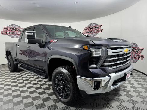 Used 2024 Chevrolet Silverado 2500 LTZ w/ LTZ Premium Package AWD/4WD image 9