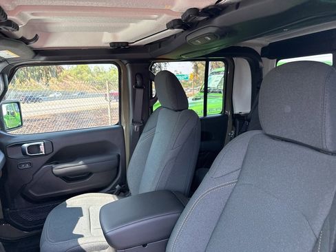 New 2025 Jeep Gladiator Sport image 15