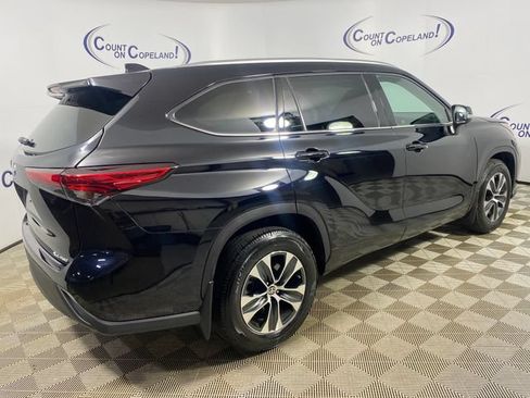 Used 2020 Toyota Highlander XLE AWD/4WD image 8