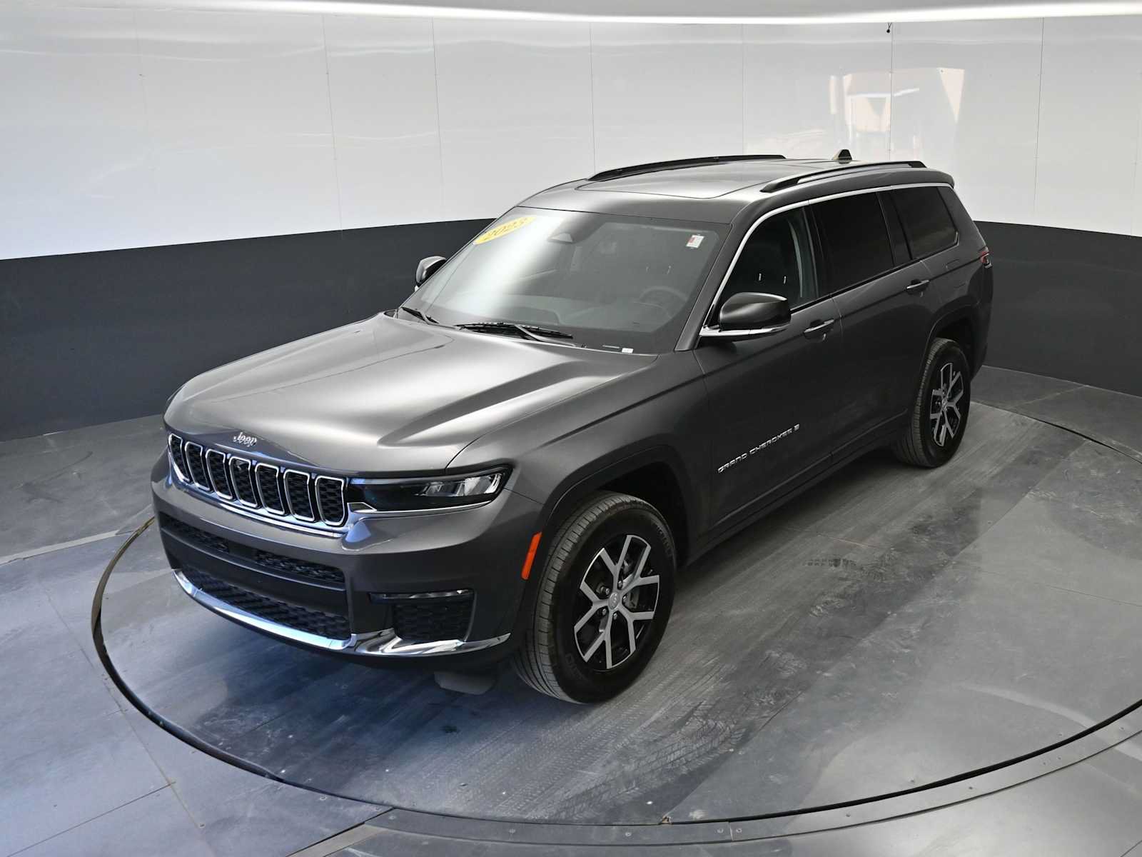 Used 2023 Jeep Grand Cherokee L Limited w/ Luxury Tech Group II AWD/4WD image 28