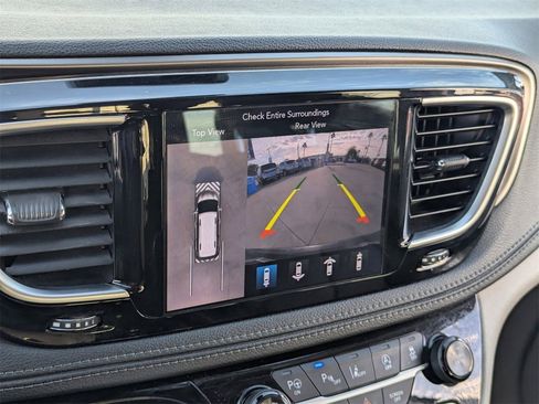 Used 2018 Chrysler Pacifica Limited w/ Advanced Safetytec Group image 25