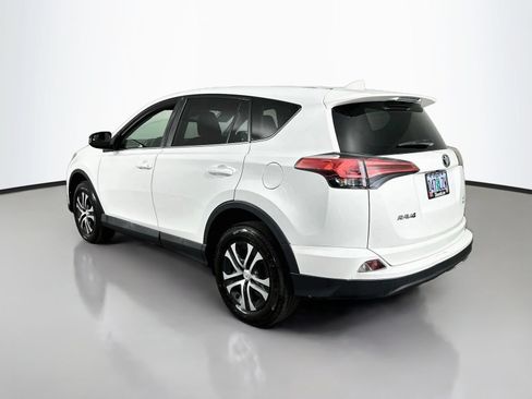 Used 2018 Toyota RAV4 LE AWD/4WD image 5