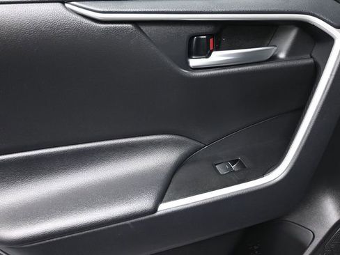 Used 2025 Toyota RAV4 XLE image 13