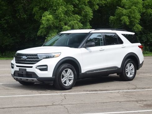 Used 2023 Ford Explorer XLT w/ Equipment Group 202A AWD/4WD image 23