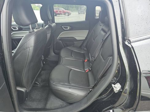 Used 2025 Jeep Compass Limited AWD/4WD image 5