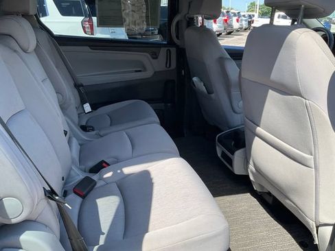 Used 2022 Honda Odyssey EX image 19