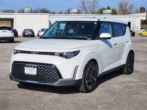 Used 2023 Kia Soul EX image 3