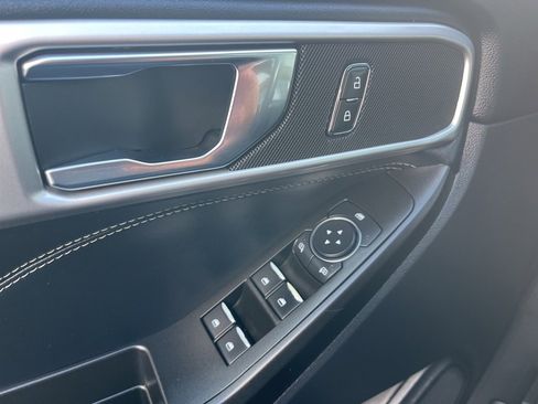 Used 2020 Ford Explorer XLT w/ Equipment Group 202A image 25