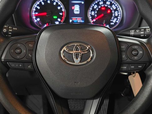 Used 2021 Toyota RAV4 LE AWD/4WD image 23