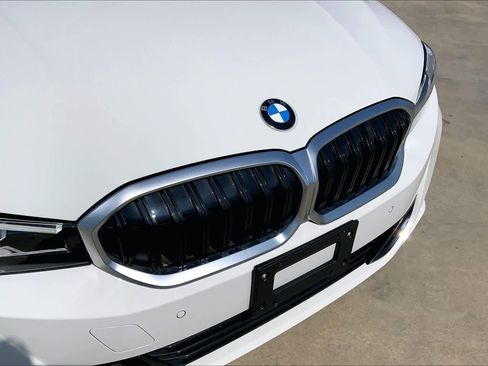 Used 2023 BMW 330i Sedan w/ Convenience Package image 29