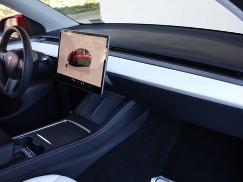 Used 2023 Tesla Model Y Performance image 23