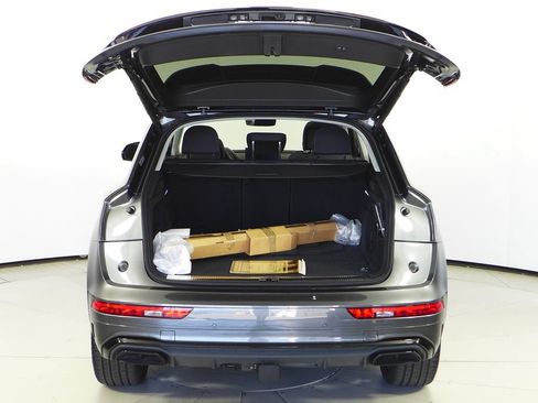 Used 2023 Audi Q5 e Premium Plus w/ Premium Plus Package AWD/4WD image 10