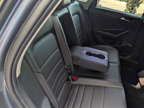 Used 2022 Volkswagen Jetta SE FWD image 13