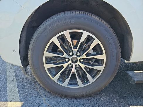 Certified 2025 Ford Expedition Platinum AWD/4WD image 32