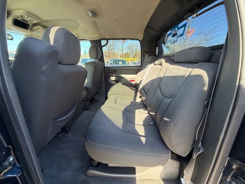 Used 2004 Chevrolet Avalanche Z71 w/ Preferred Equipment Group image 18