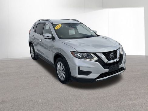 Used 2020 Nissan Rogue SV image 3