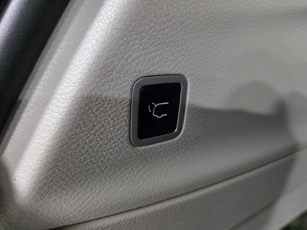 Used 2020 Chrysler Pacifica Touring-L FWD image 20