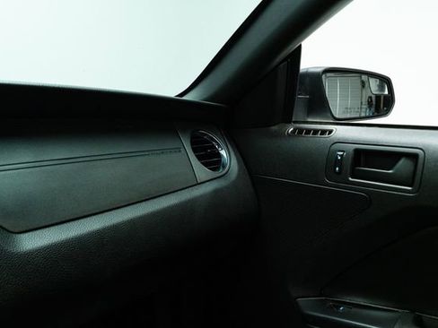 Used 2011 Ford Mustang Coupe image 26