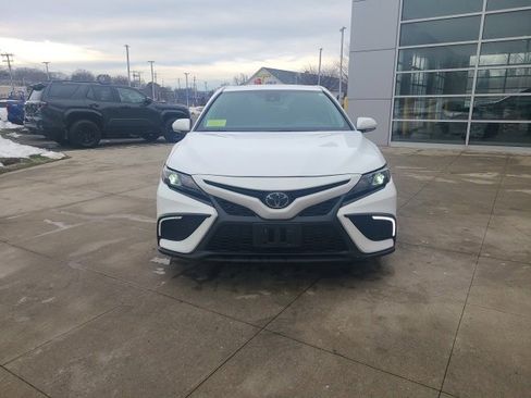 Used 2024 Toyota Camry SE image 2