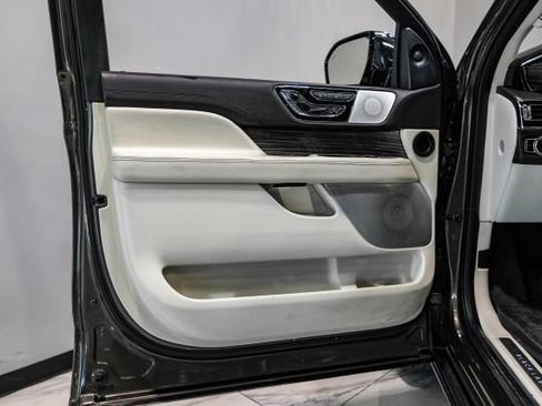 Used 2020 Lincoln Navigator Black Label w/ Cargo Convenience Package AWD/4WD image 40