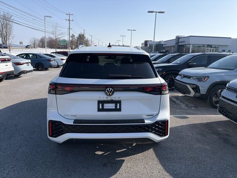 New 2026 Volkswagen Tiguan SEL R-Line image 5